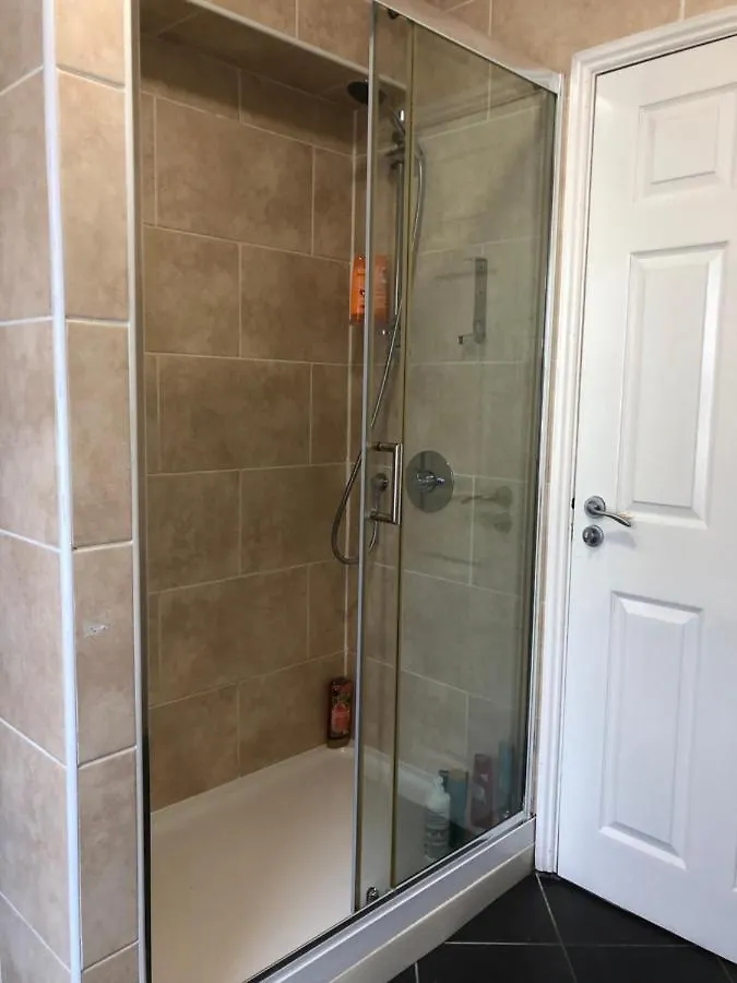 Homestay Comfortable Home Away From Home, Town Centre, Free Parking,Multiple Rooms Cheltenham