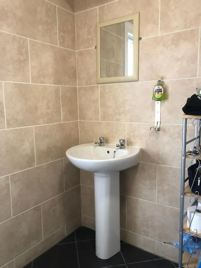 Comfortable Home Away From Home, Town Centre, Free Parking,Multiple Rooms Cheltenham Homestay