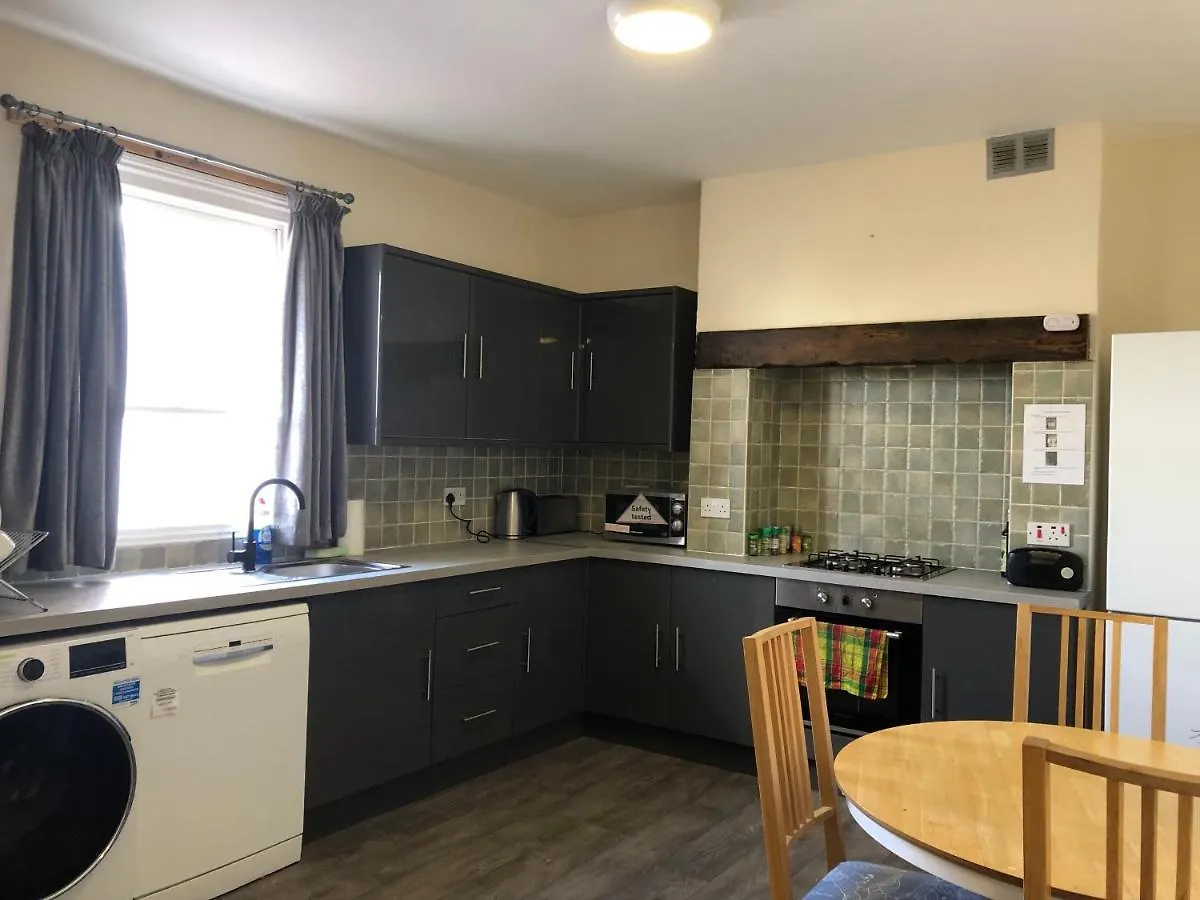 Comfortable Home Away From Home, Town Centre, Free Parking,Multiple Rooms Cheltenham