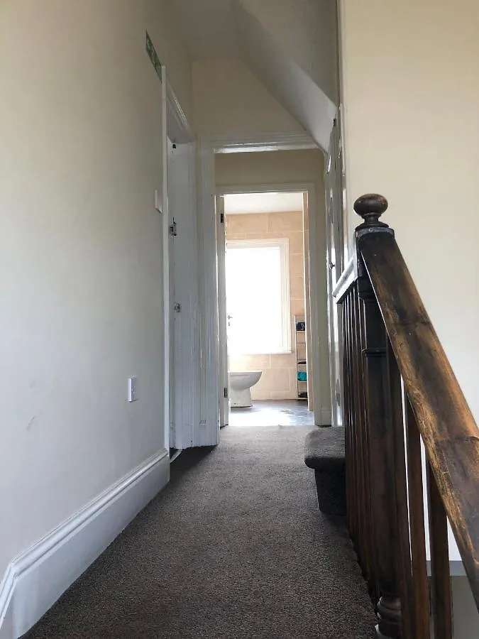 Comfortable Home Away From Home, Town Centre, Free Parking,Multiple Rooms Cheltenham Homestay