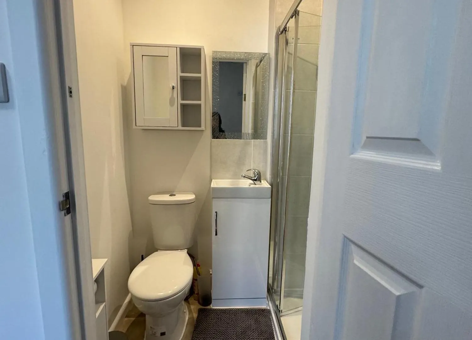 Comfortable Home Away From Home, Town Centre, Free Parking,Multiple Rooms Cheltenham Homestay