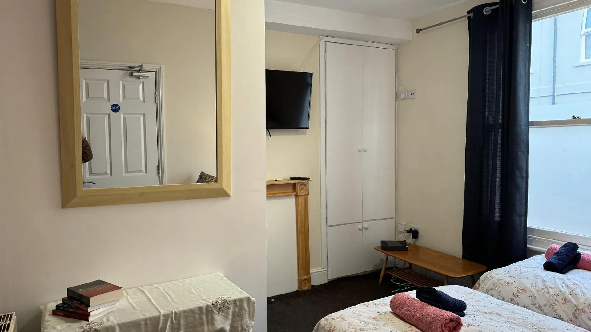 Homestay Comfortable Home Away From Home, Town Centre, Free Parking,Multiple Rooms Cheltenham