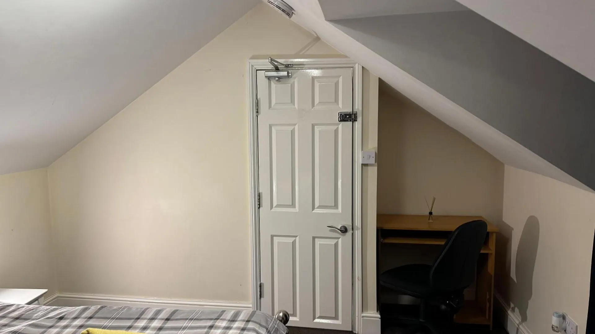 Comfortable Home Away From Home, Town Centre, Free Parking,Multiple Rooms Cheltenham