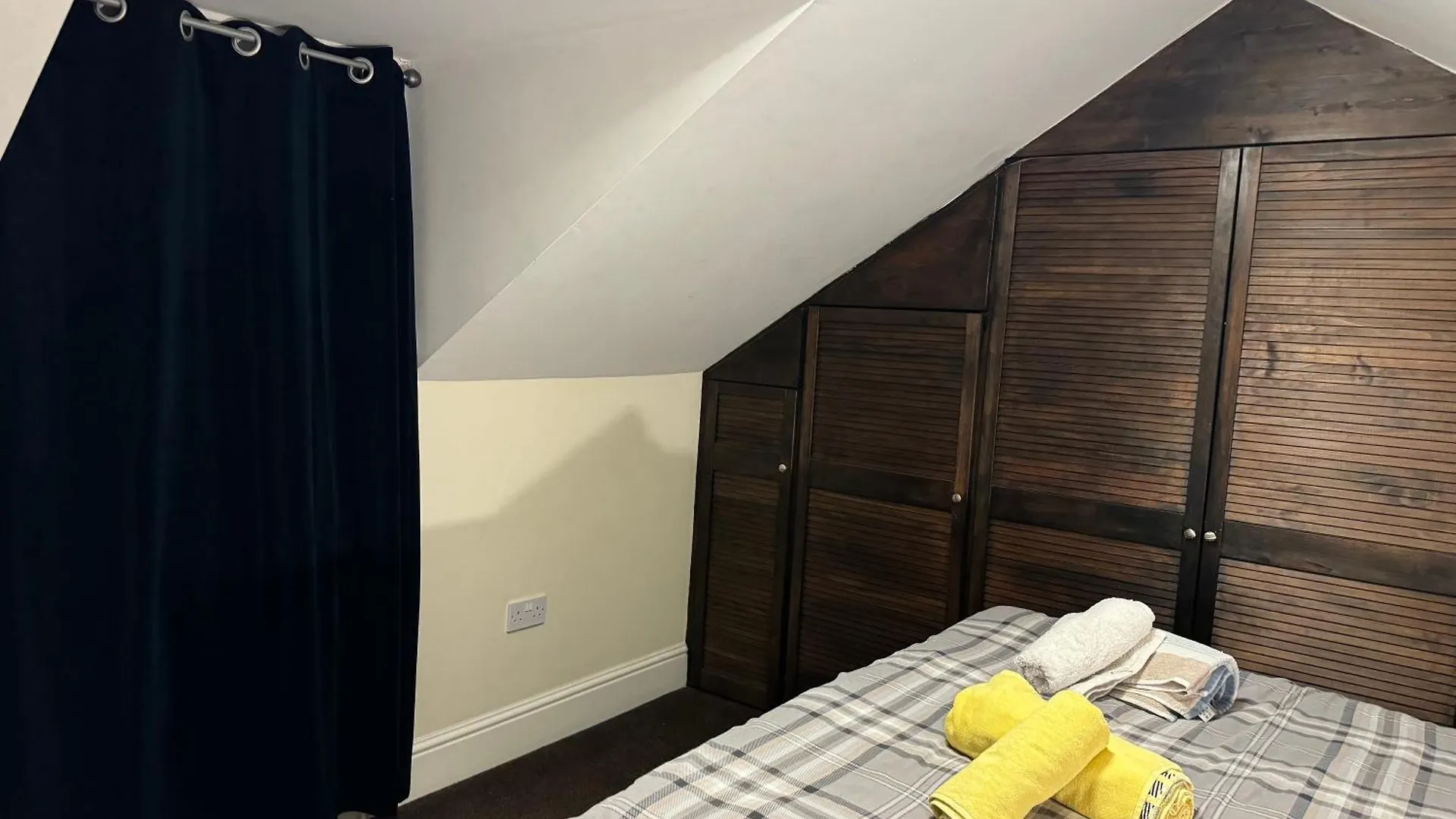 Homestay Comfortable Home Away From Home, Town Centre, Free Parking,Multiple Rooms Cheltenham