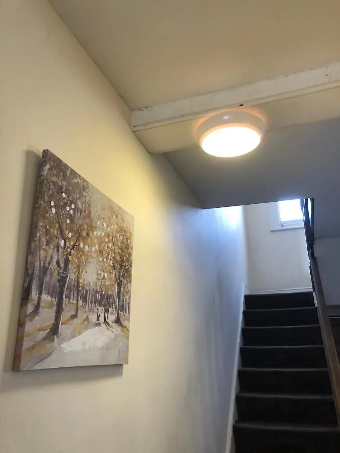 Comfortable Home Away From Home, Town Centre, Free Parking,Multiple Rooms Cheltenham
