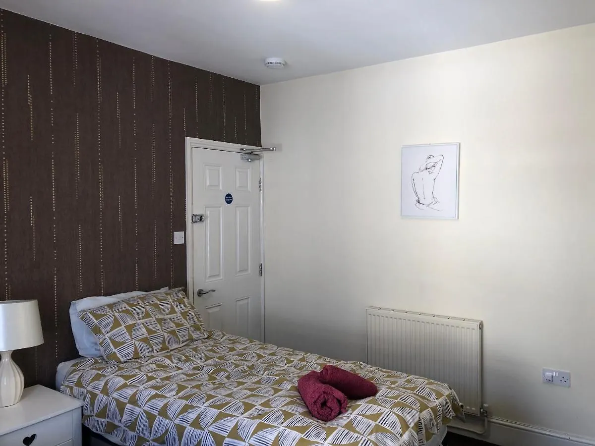 Comfortable Home Away From Home, Town Centre, Free Parking,Multiple Rooms Cheltenham Homestay