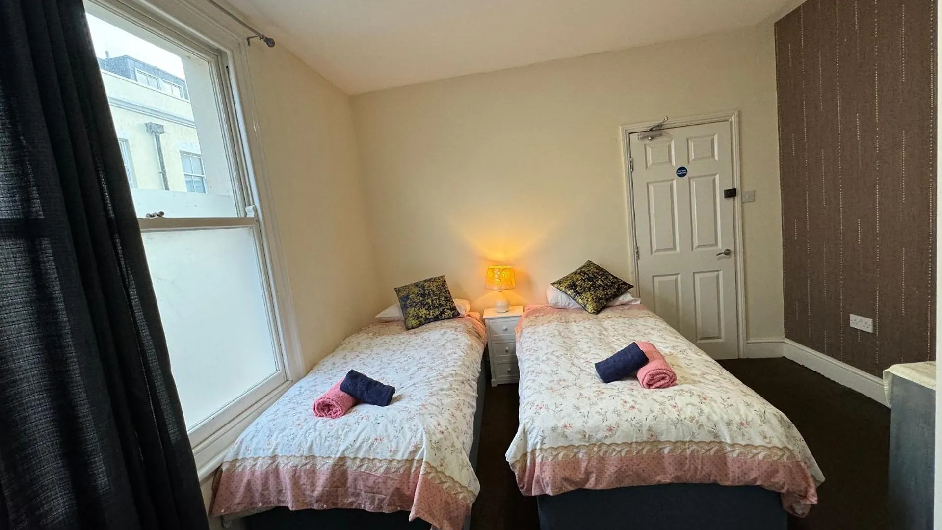 Homestay Comfortable Home Away From Home, Town Centre, Free Parking,Multiple Rooms Cheltenham United Kingdom