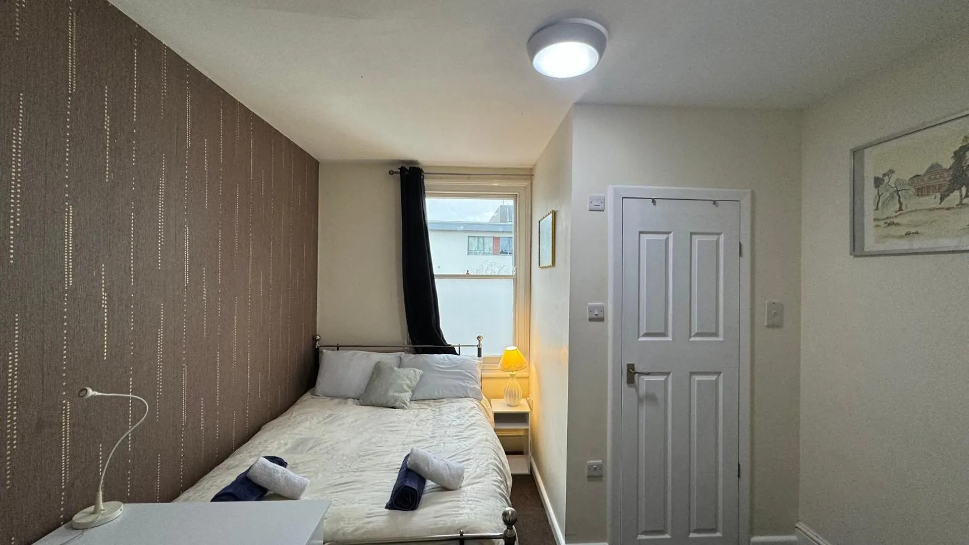 Comfortable Home Away From Home, Town Centre, Free Parking,Multiple Rooms Cheltenham Homestay
